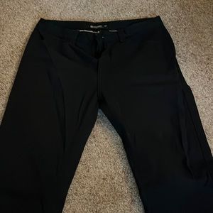 Element black skate pants practically brand new wore em one time to try on.